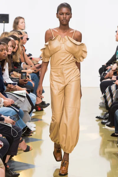 Look 25
